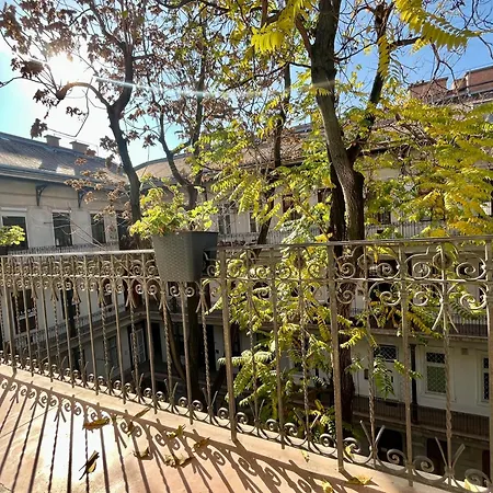 Brand New Sunny On Andrassy Street Διαμέρισμα Βουδαπέστη