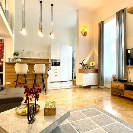 Апартаменты Brand New Sunny On Andrassy Street