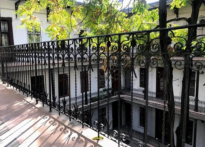 Brand New Sunny On Andrassy Street *